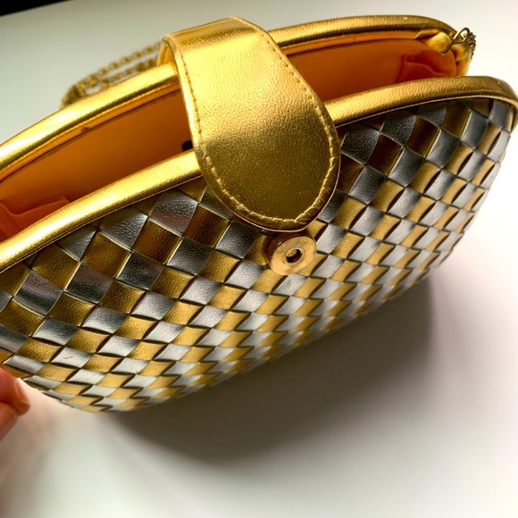 Vintage Woven Fiona Silver and Gold Hard Clutch Purse with Chain - Picture 4 of 11